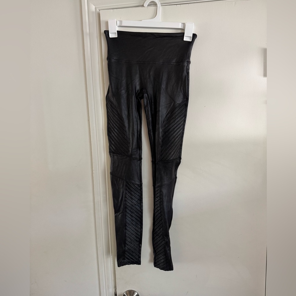 Spanx stretchy shiny black pants, size small